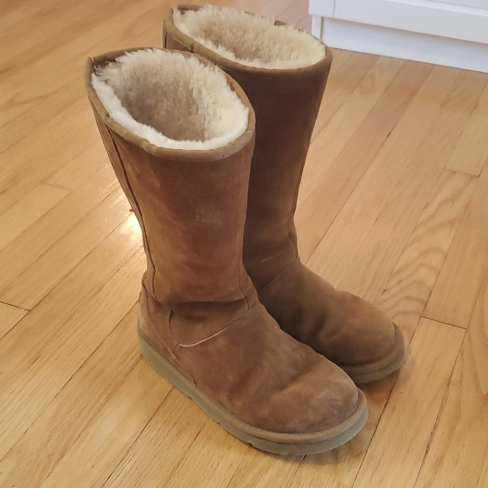 Brown suede UGG boots - size 7